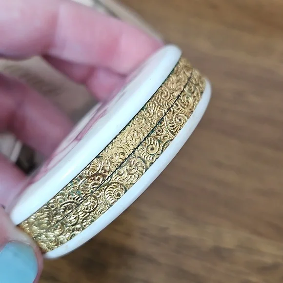 Vintage Avon Cameo Solid Perfume Compact - Picture 5 of 9